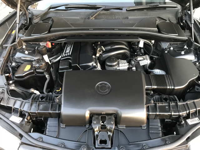 BMW 118i(E87)のエンジンルーム