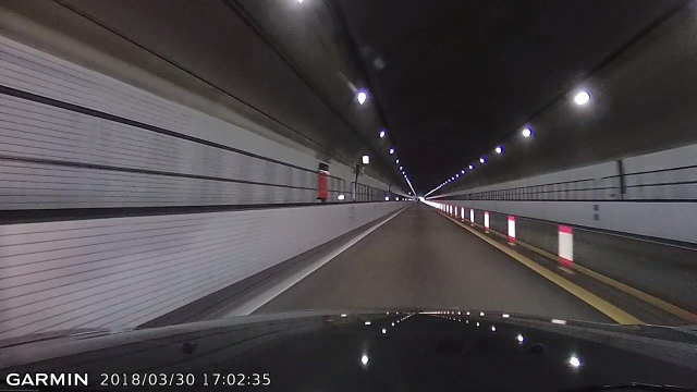 館山道のトンネル中