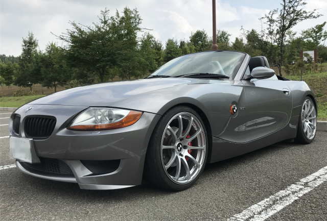 BMW Z4(E85)に最適なホイールサイズ！ツライチとハミタイの境界線を